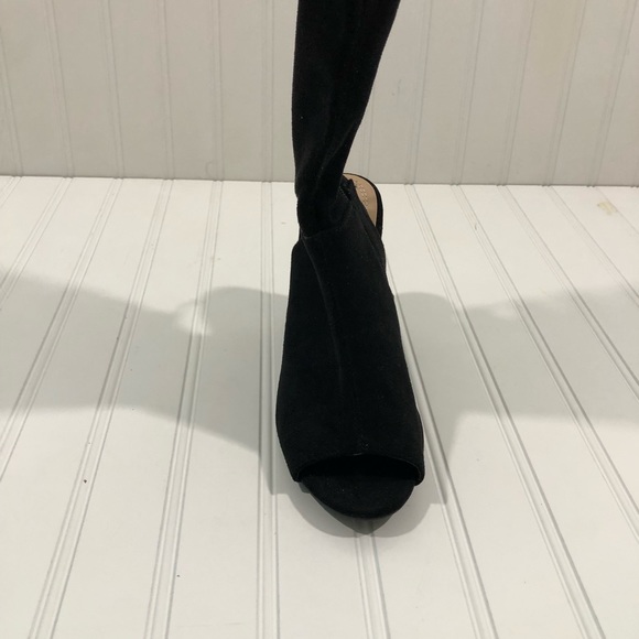 New Elegant Collection Black Boots - Picture 9 of 11